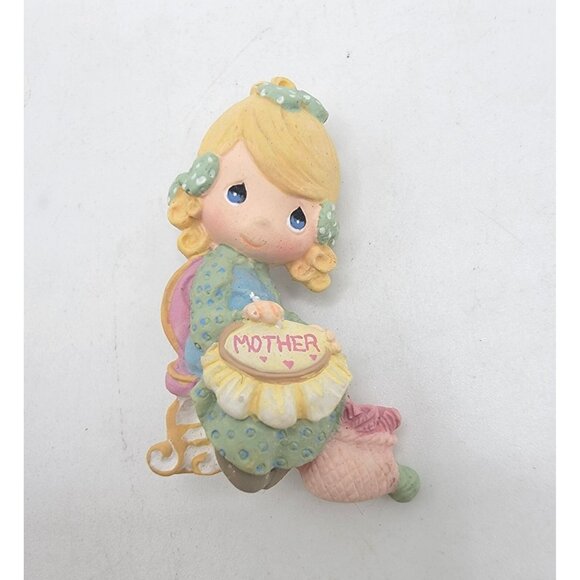 2000 PMI PRECIOUS MOMENTS MOTHER LADY MISSY JEWELRY  CERAMIC BROOCH PIN‎ MOM - Picture 1 of 3